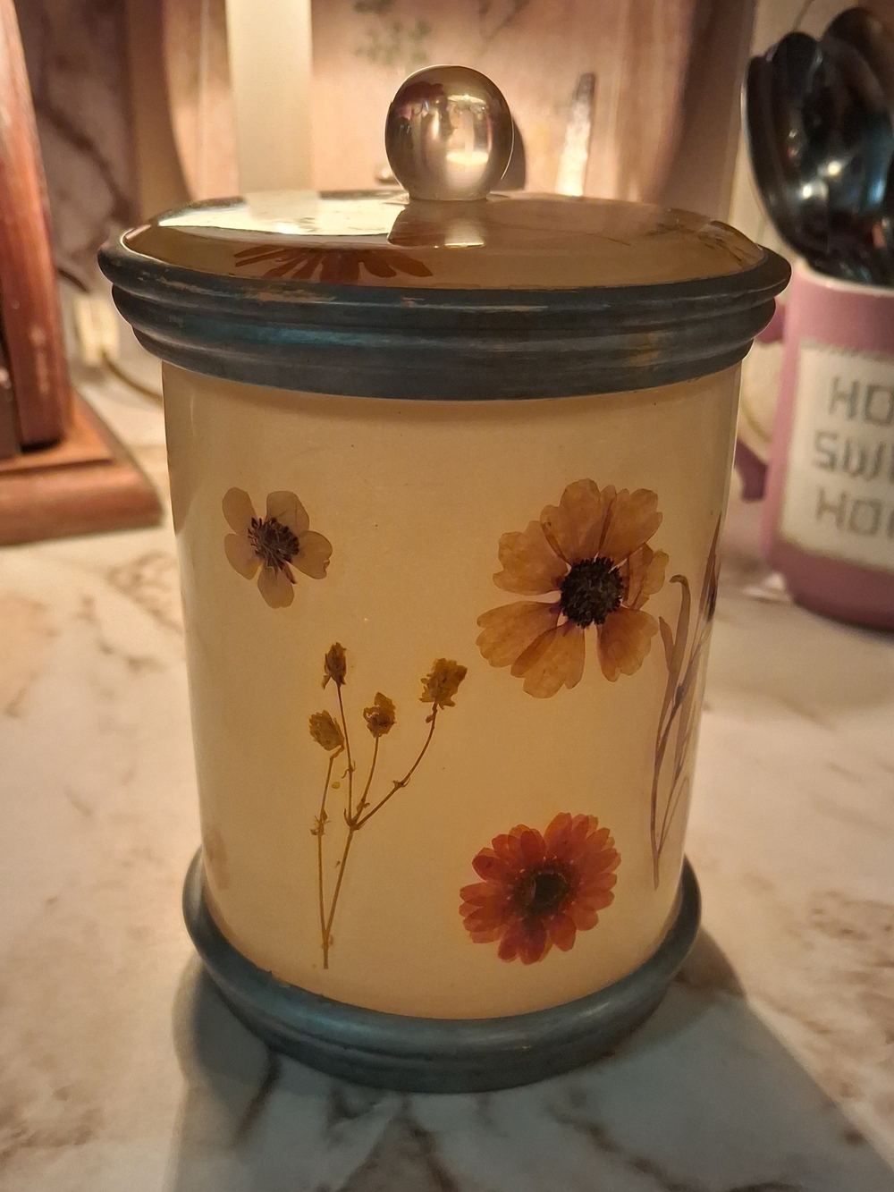 Vintage Pressed Flower Resin Vanity Jar- Cream & Silver - 1970s - Picture 5 of 14